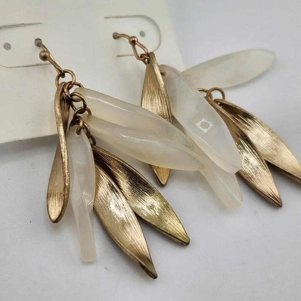 Nwt Francesca's Gold‎ Tone Dangle Earrings